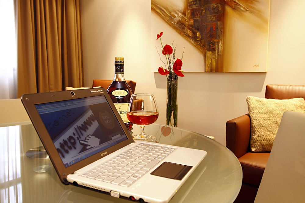 HOTEL REINA ISABEL 43/64
