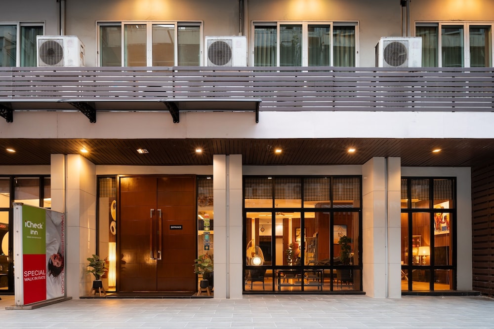 iCheck inn Gems Silom photo1