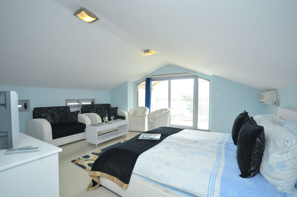 COMFORT, TRIPLE, SEA VIEW