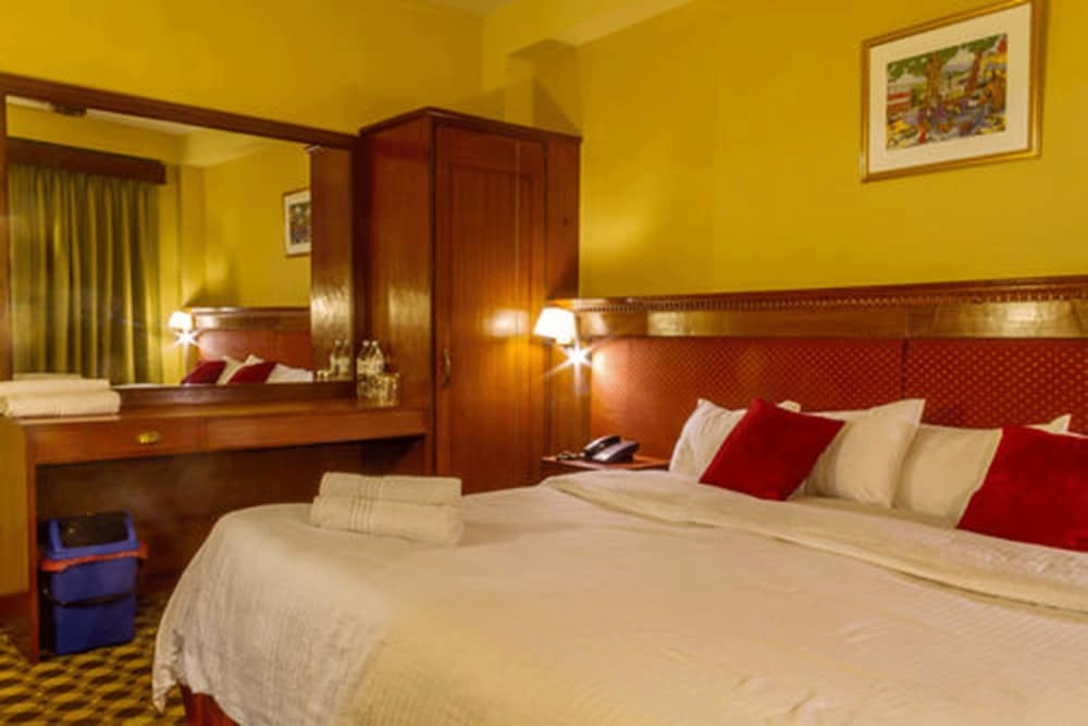 BUSINESS, DOUBLE OR TWIN BED