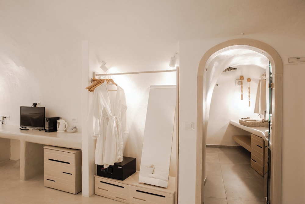 Aperto Suites - Adults Only 6/50