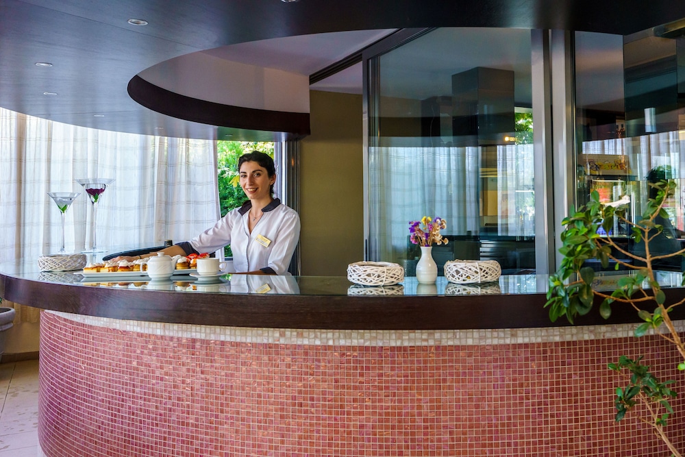 CRONWELL PLATAMON RESORT 4/50