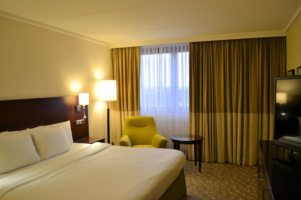 Courtyard By Marriott Seestern 8/43