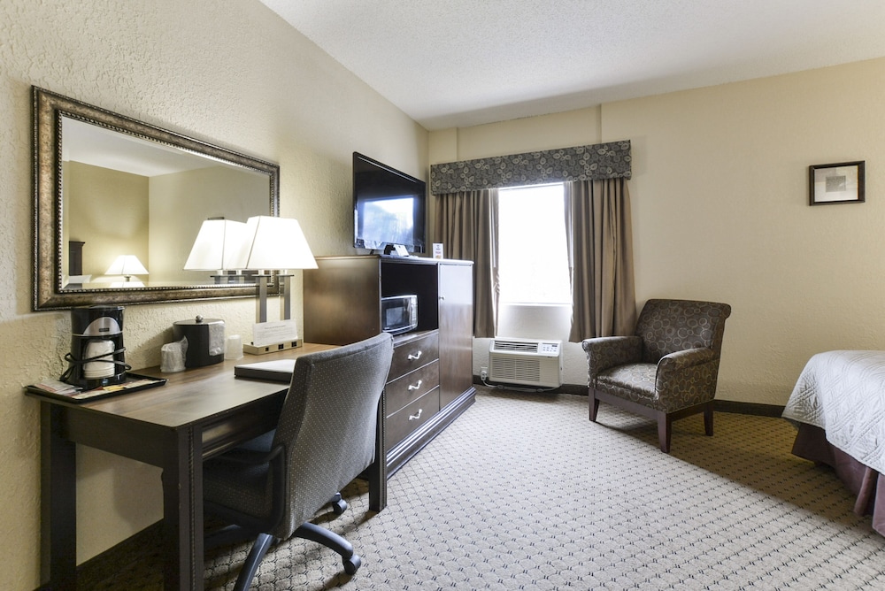 Grand View Inn and Suites 16/42