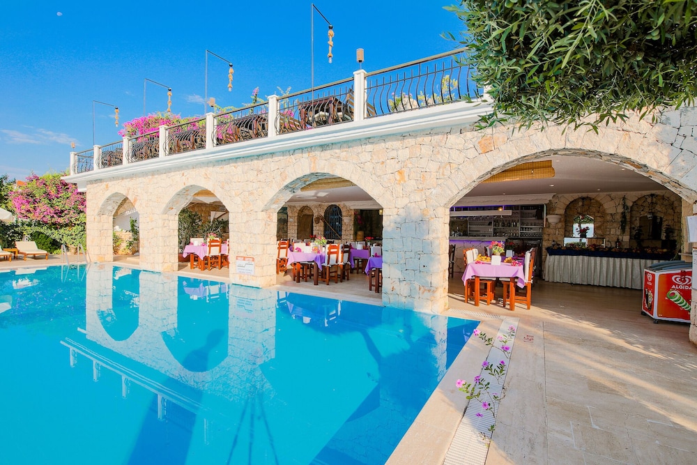 Amphora Hotel 2/56