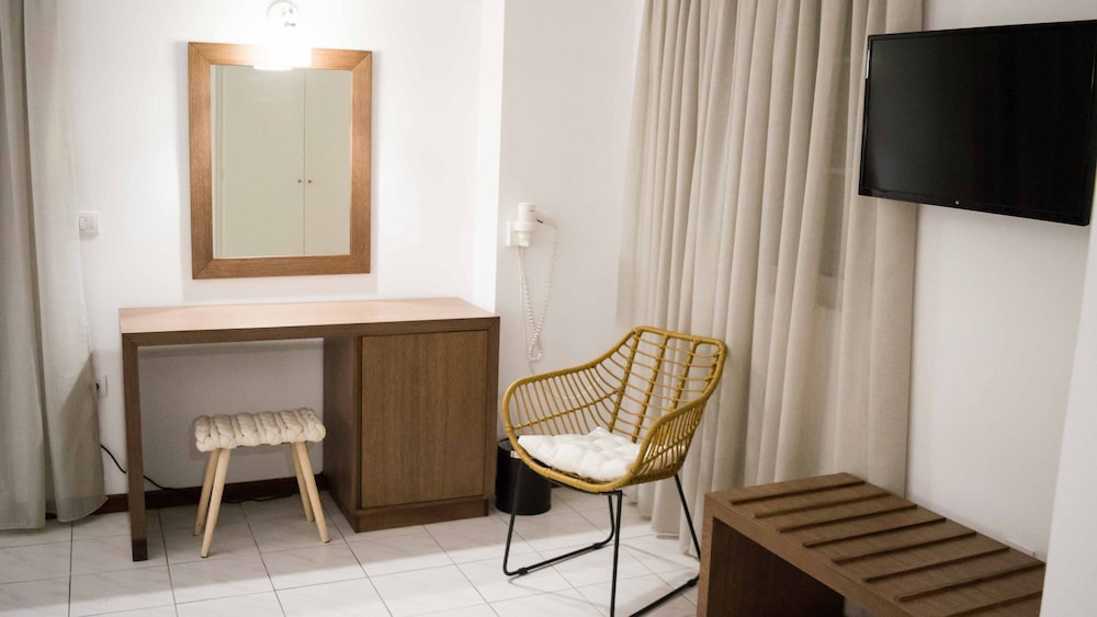Paradise Beach Hotel 9/50