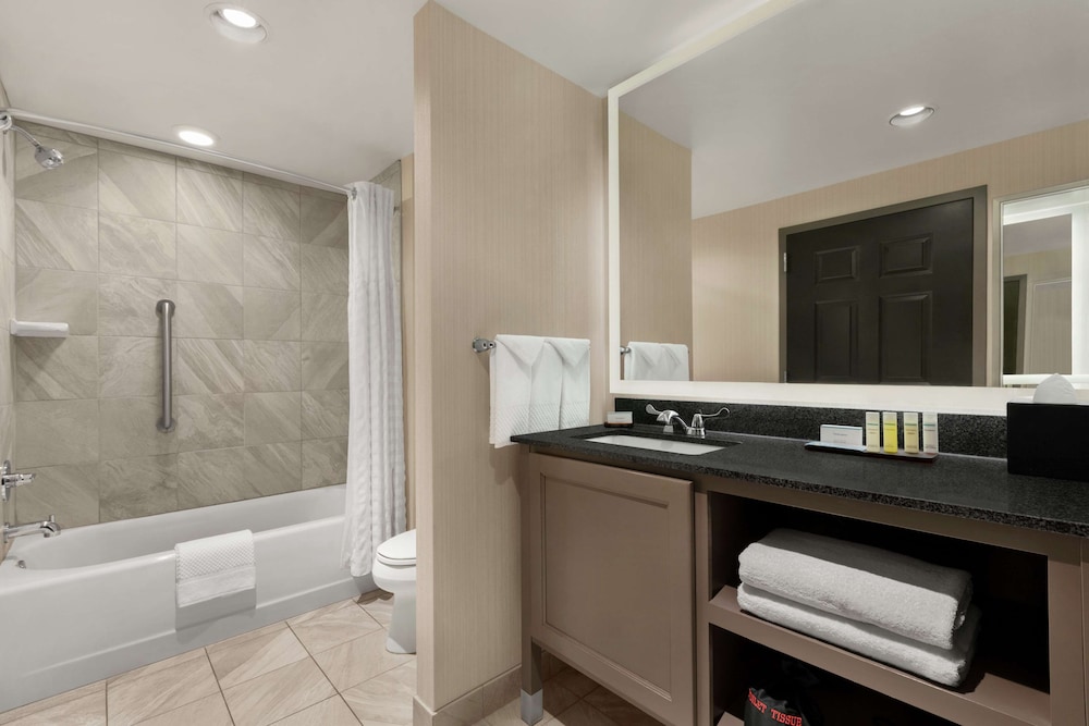 Embassy Suites by Hilton Charlotte Ayrsley 12/53