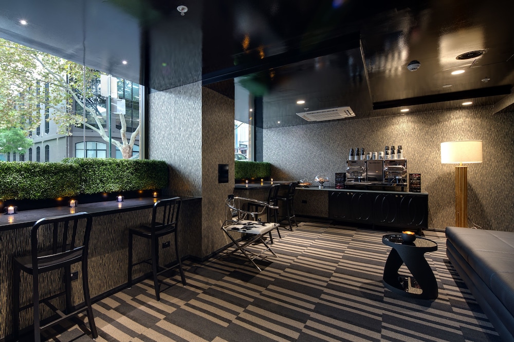 57 HOTEL 35/46