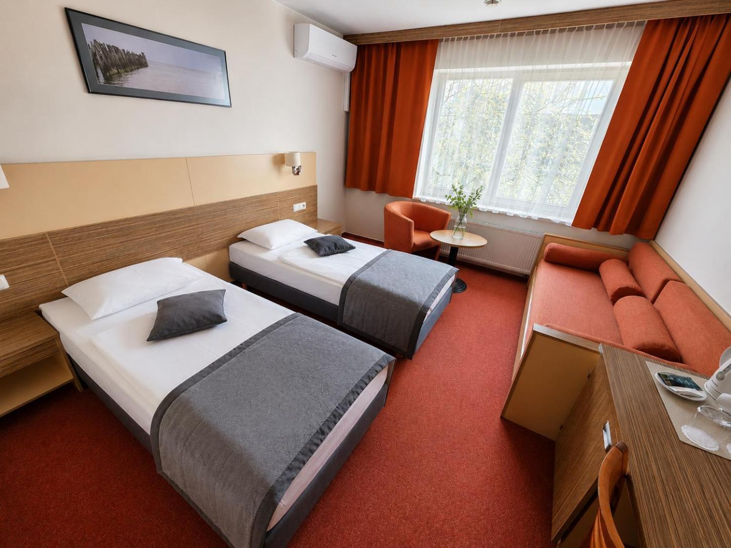INFO HOTEL 8/50