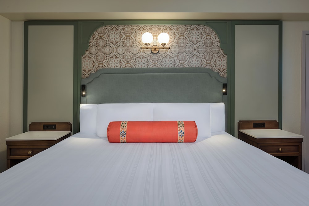 ROOM, KING BED, ACCESSIBLE