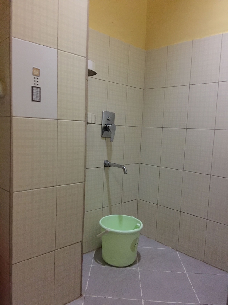 Luis Bay Travellers Lodge Coron 32/33
