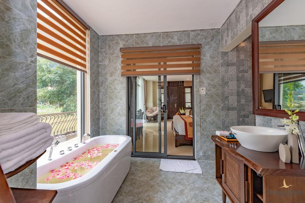 Tam Coc La Montagne Resort Spa 40/41