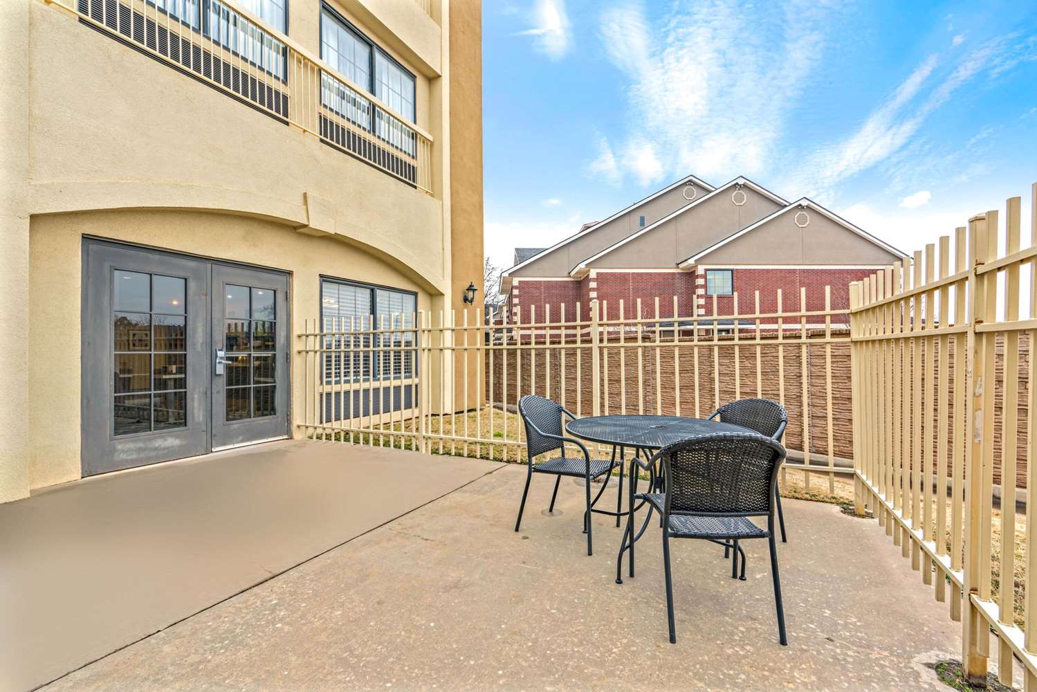 La Quinta Inn & Suites by Wyndham Oklahoma City -Yukon 19/22