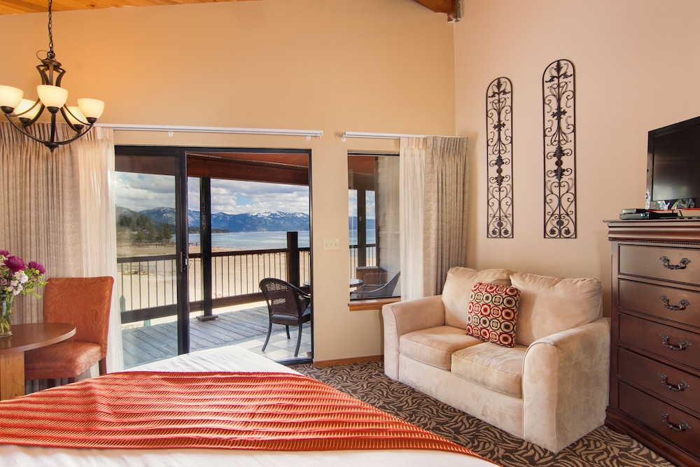Mourelatos Lakeshore Resort 30/63