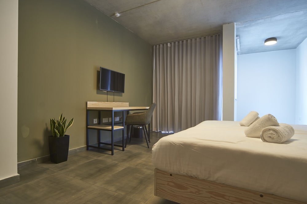 Mr. Todd Hotel 11/68