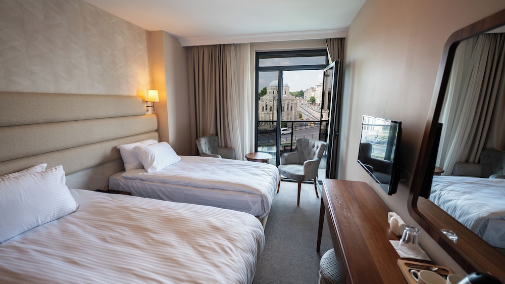 غرفة بسرير كوين بشرفة، Istanbul Midpoint Hotel 7/10