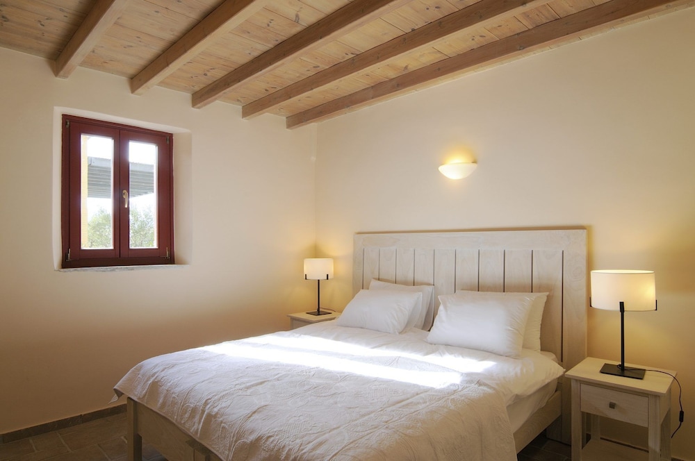 Standard, King Bed, Garden View