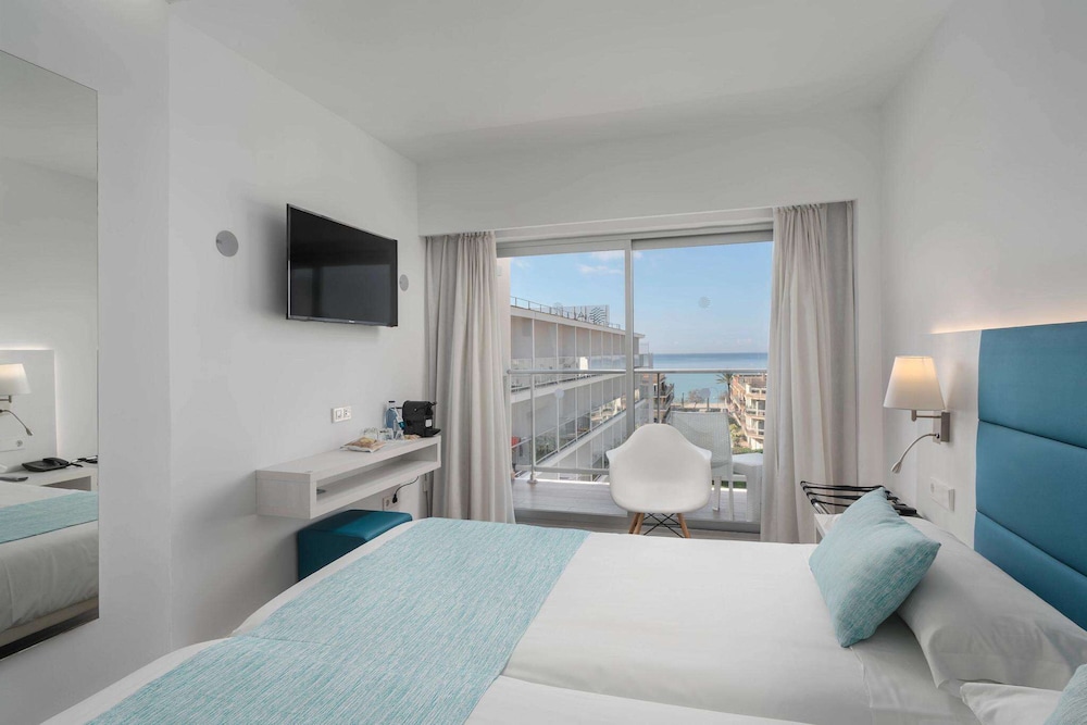 غرفة سوبيريور بسرير مزدوج بإطلالة على البحر بشرفة، Hotel Alua Leo 4/7