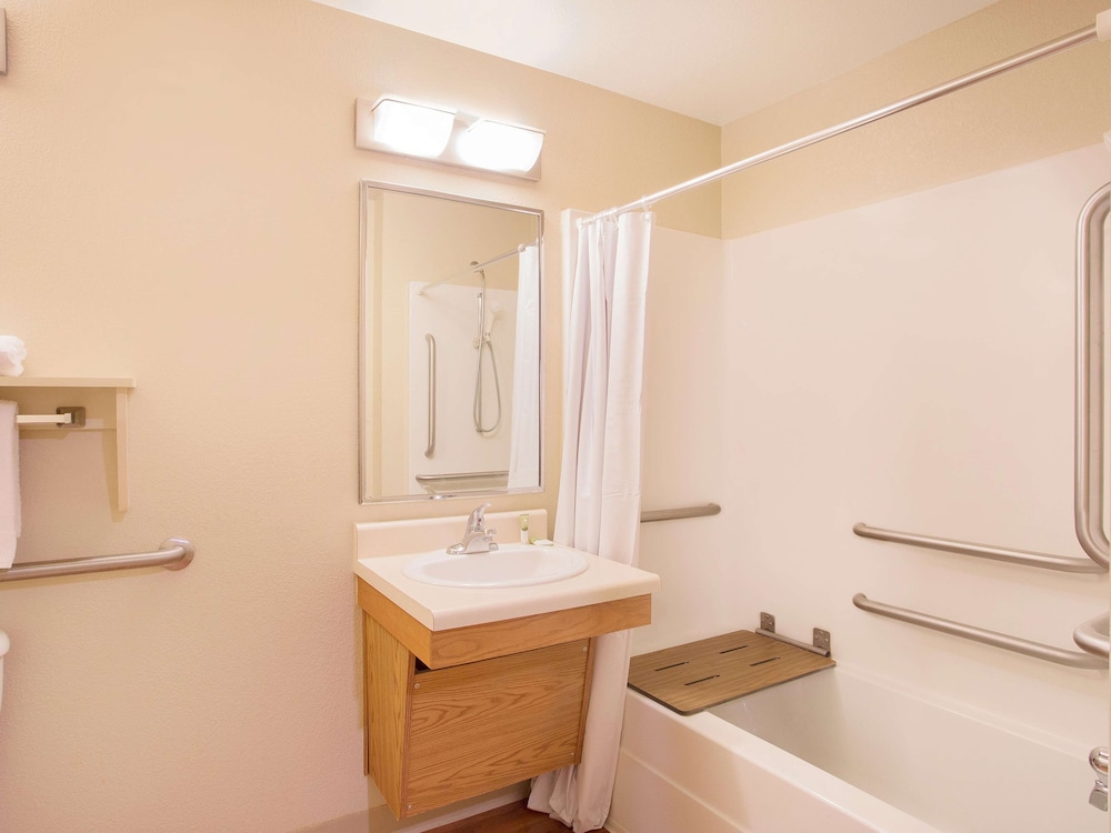 Studio 6 Extended Stay Birmingham Pelham AL 39/44