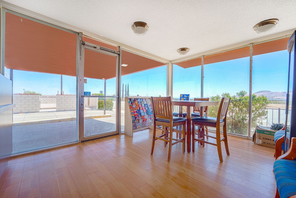 Mojave Hotel 15/24