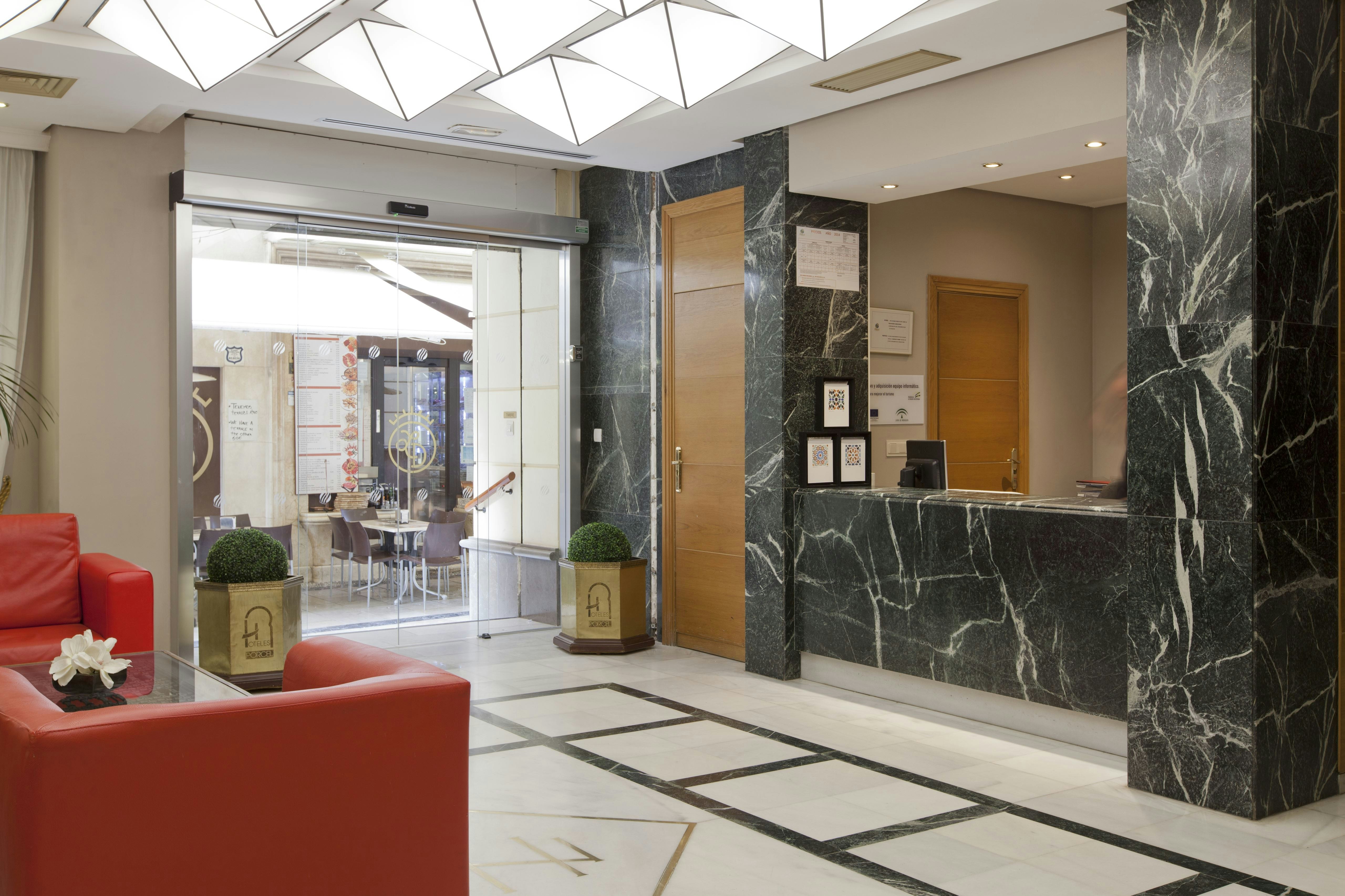 Navas Hotel 12/82