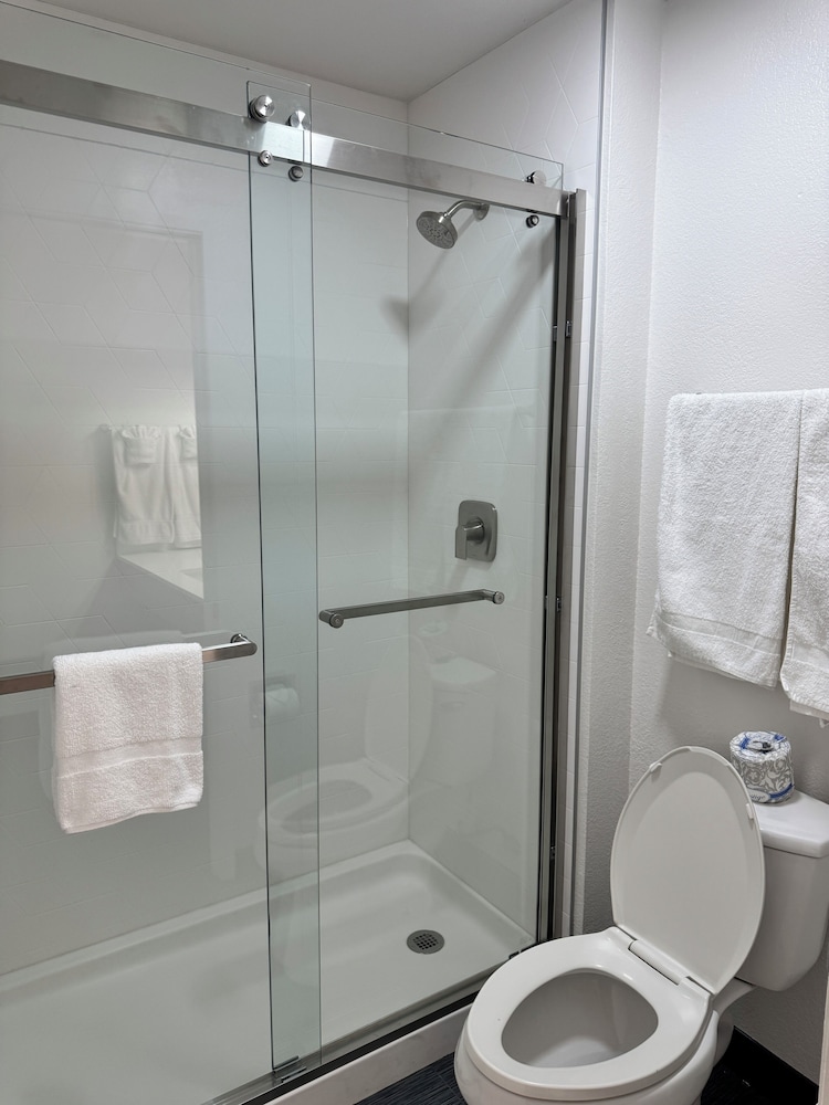 غرفة قياسية بسرير كوين، Rodeway Inn & Suites Rancho Mirage - Palm Desert Area 7/9