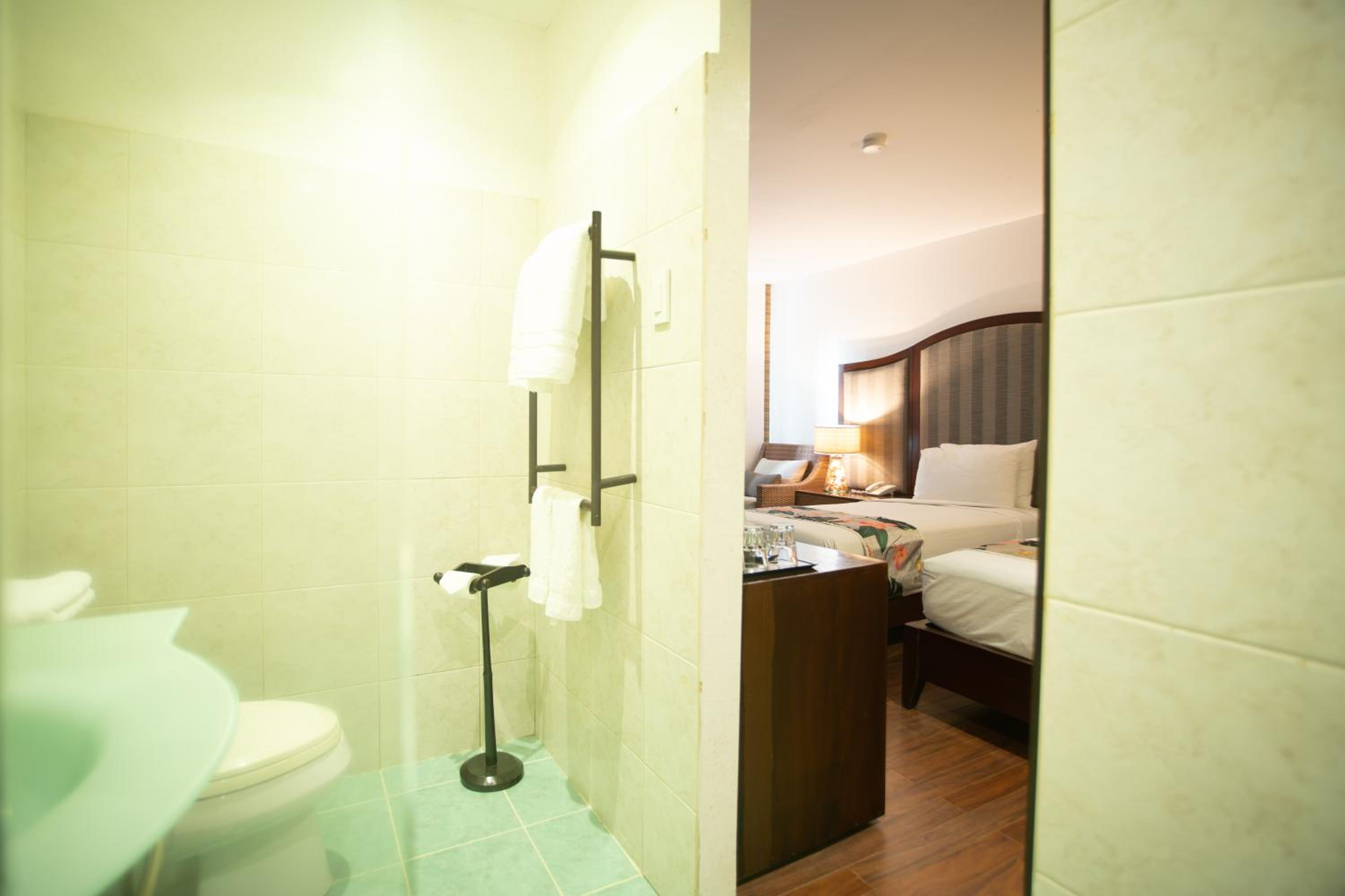 Deluxe, Double Bed, Pool and Ocean View, Club Agutaya 6/6