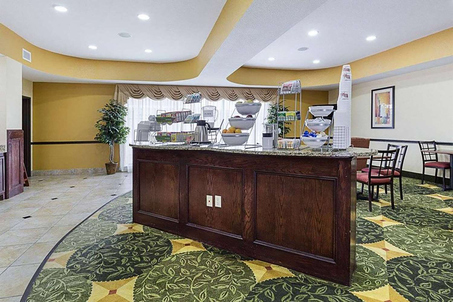 Days Inn and Suites by Wyndham Houston / West Energy Corridor 7/36