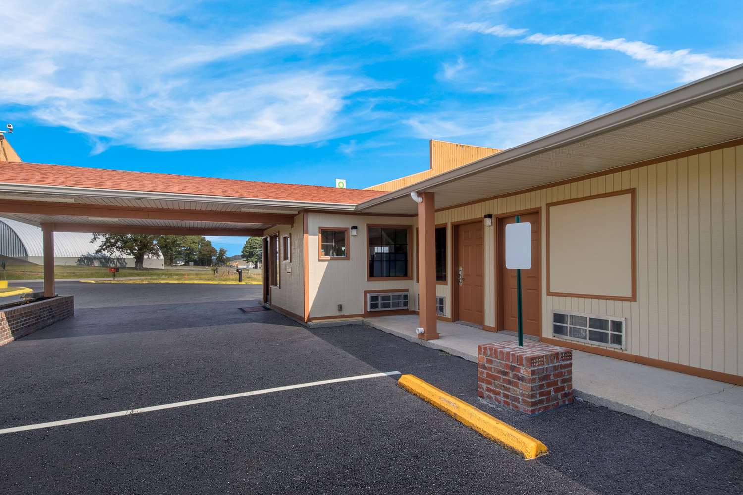 Econo Lodge Cornersville I-65 33/46