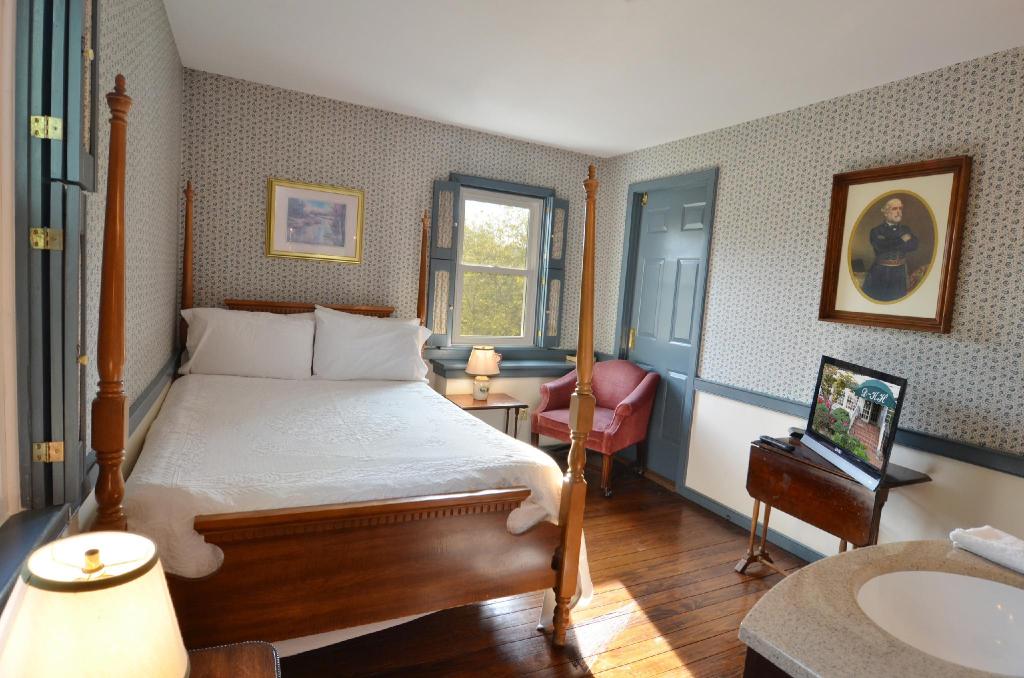 Suite, Woods View, Private Bathroom