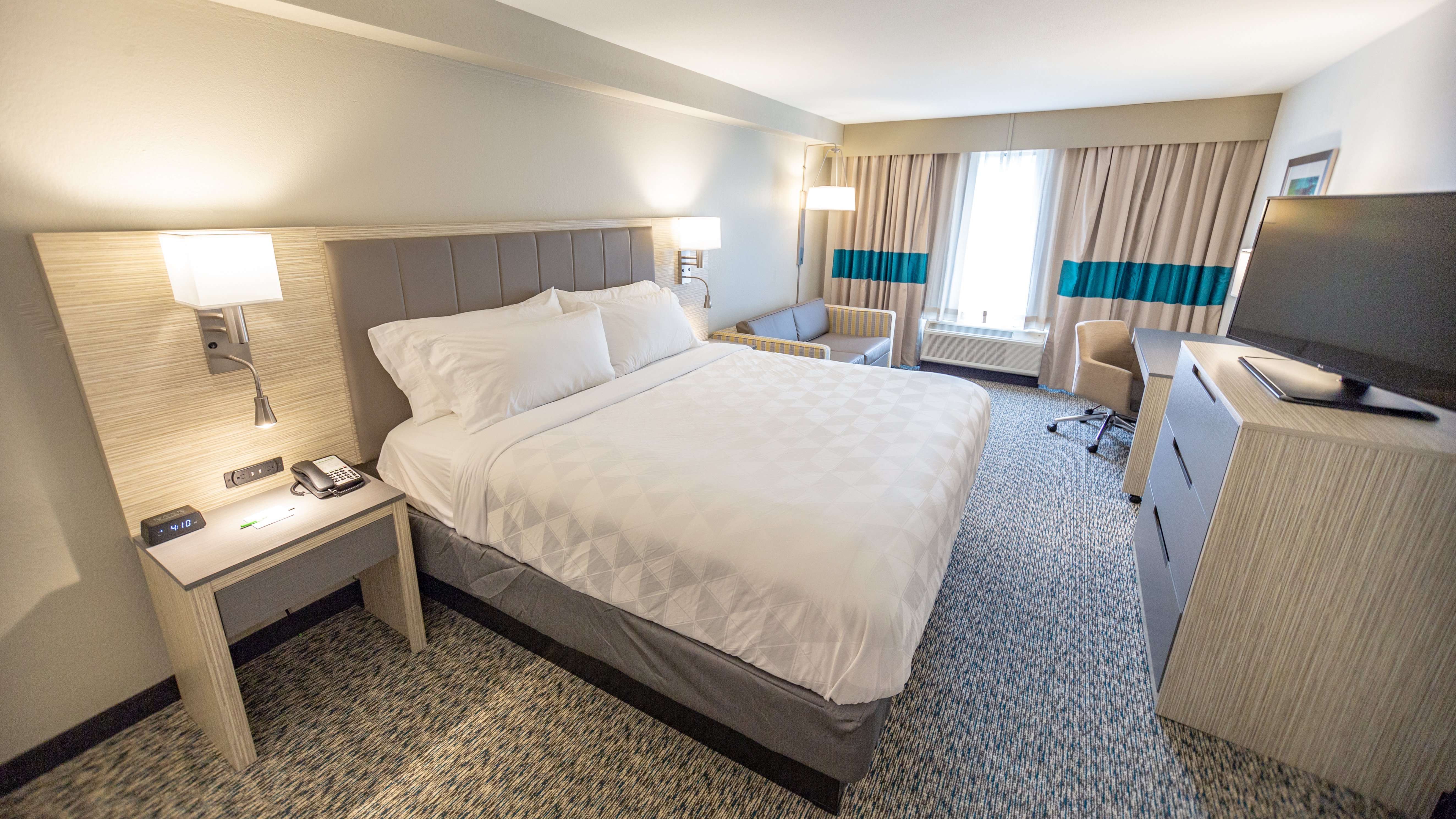 Holiday Inn Knoxville N - Merchant Drive 21/77