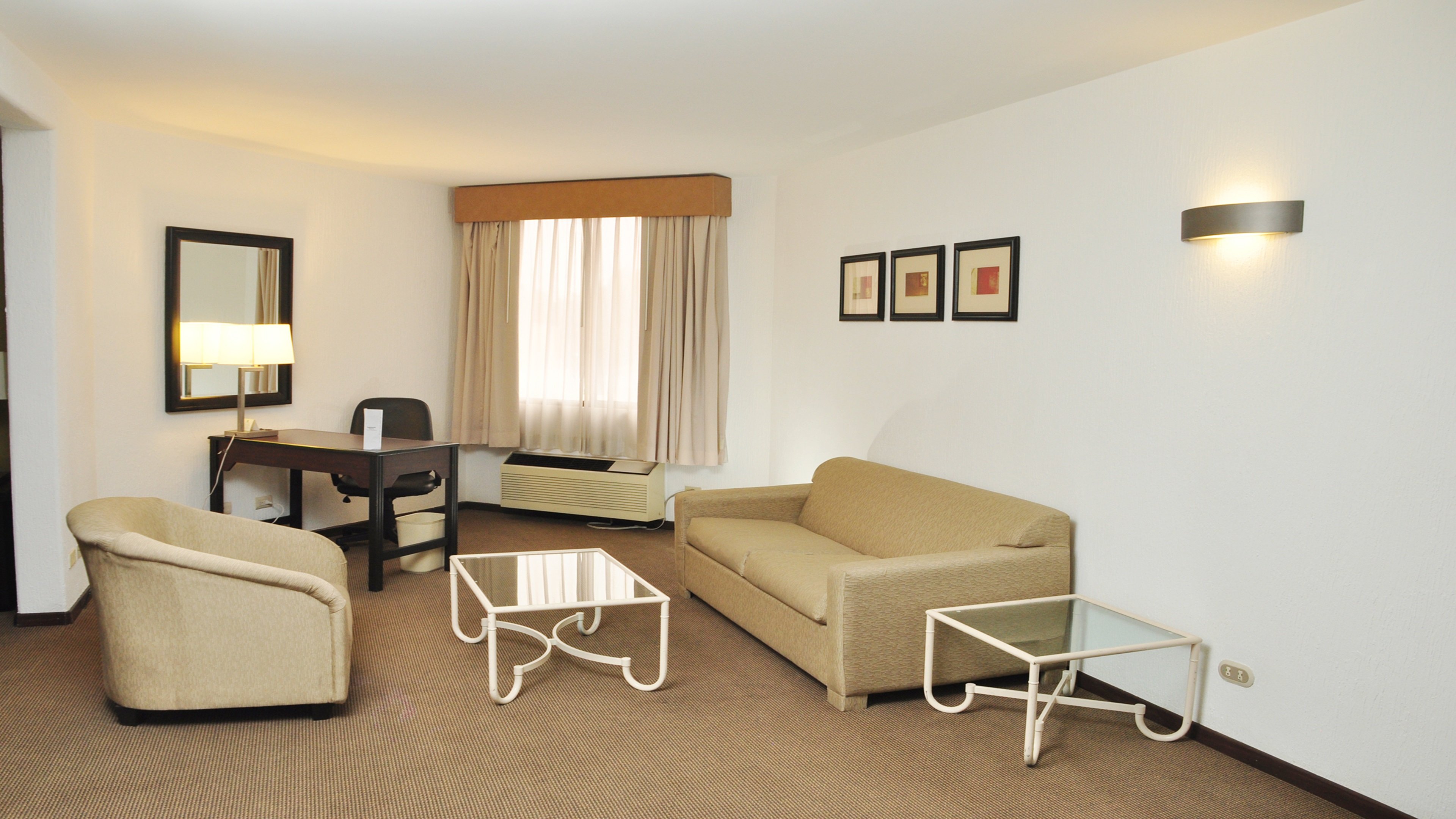 Holiday Inn Tijuana Zona Rio 48/74