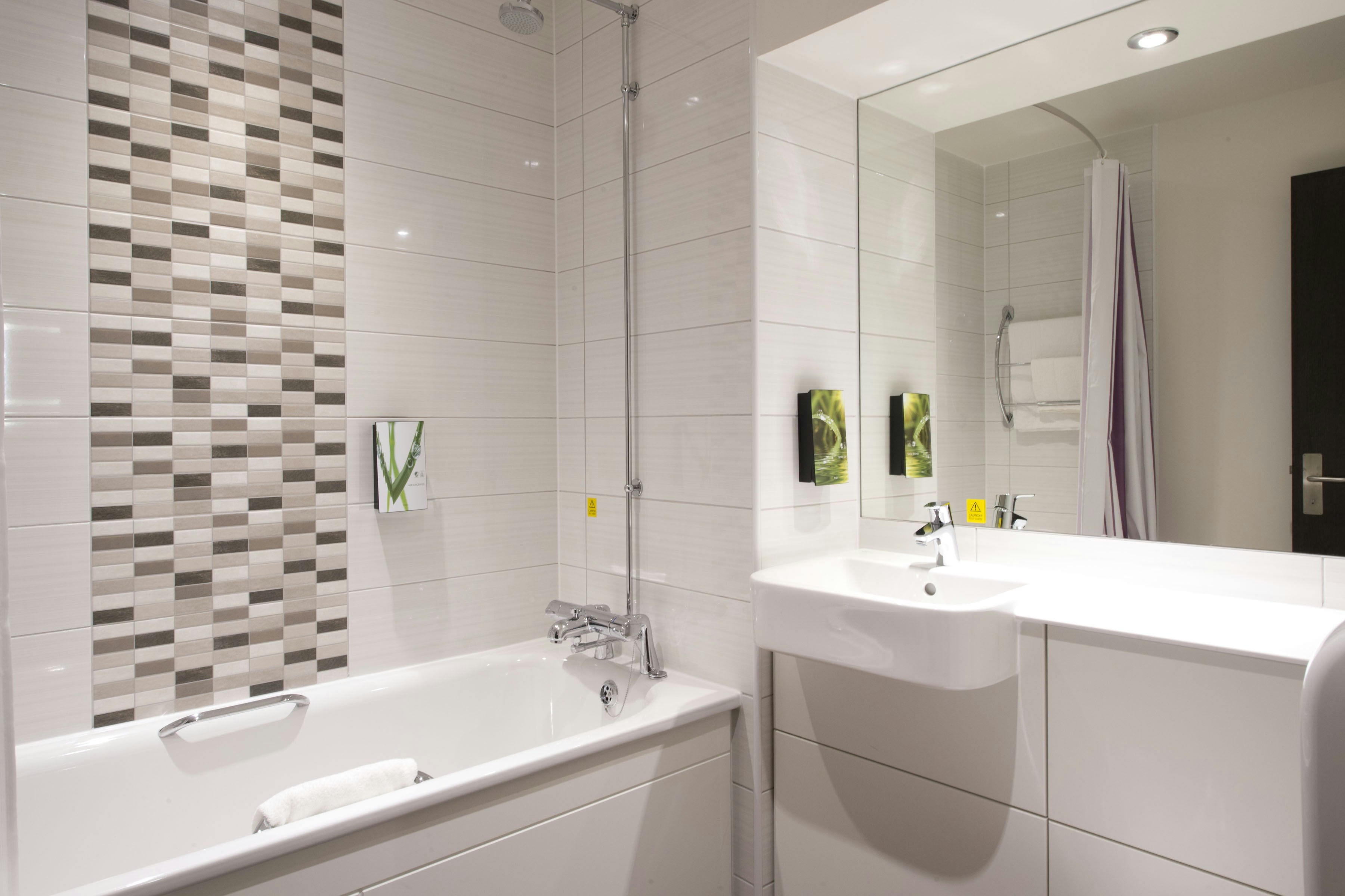 Premier Inn Slough Central South Windsor Road Hotel 26/27