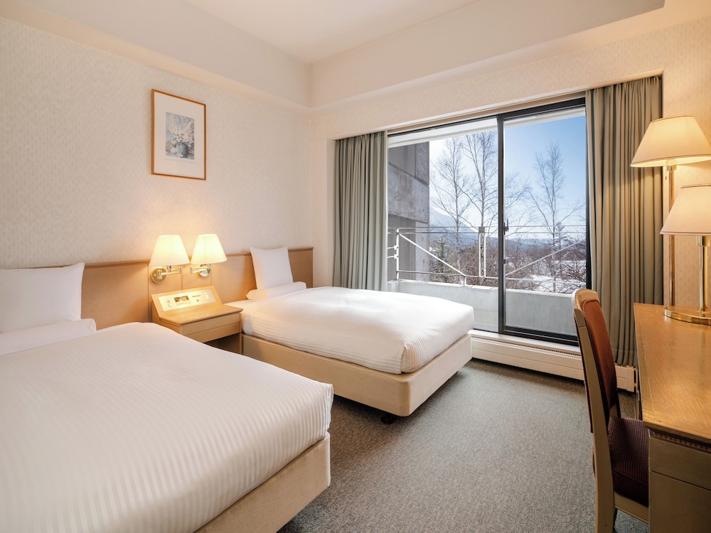 Family, Twin Beds, 2 Sofa