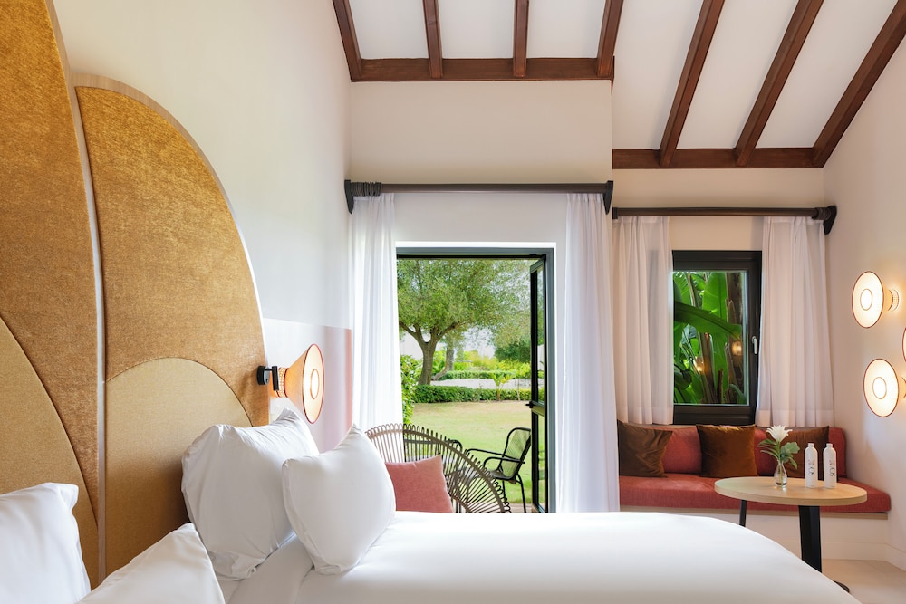 SO/Sotogrande Spa & Golf Resort Hotel 33/82