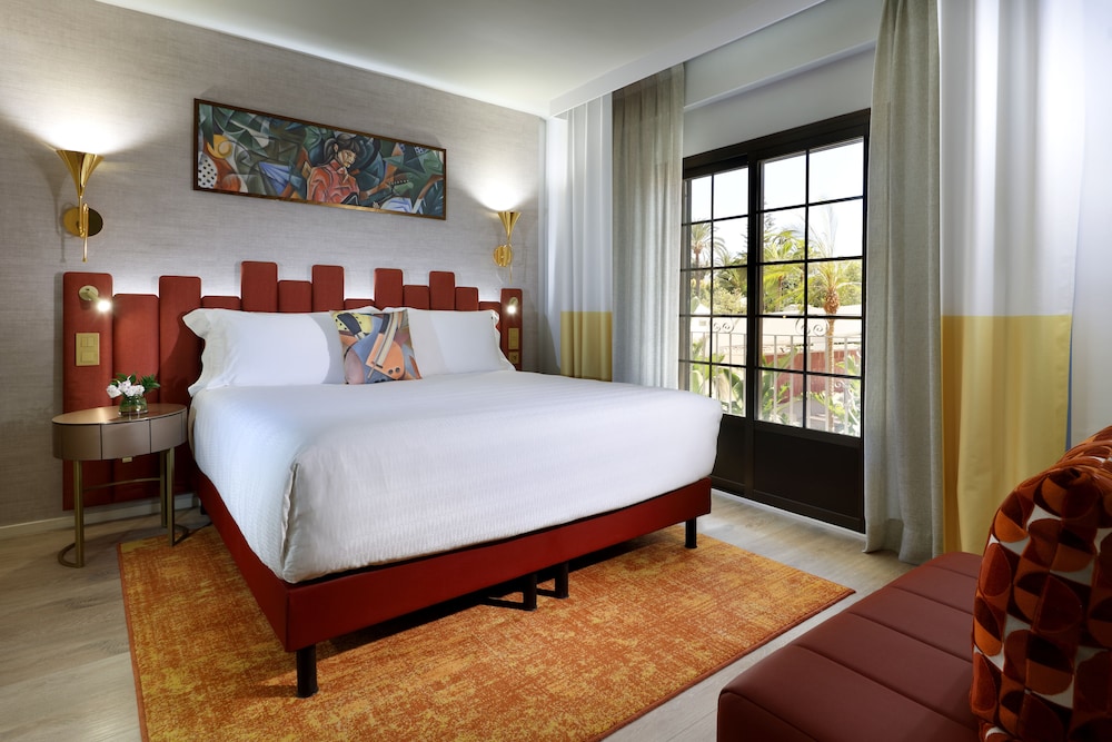 Silver, Suite, King Bed, Sofa