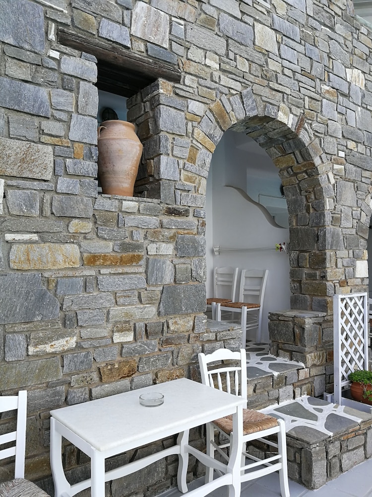 Zefi Hotel & Suites 28/75