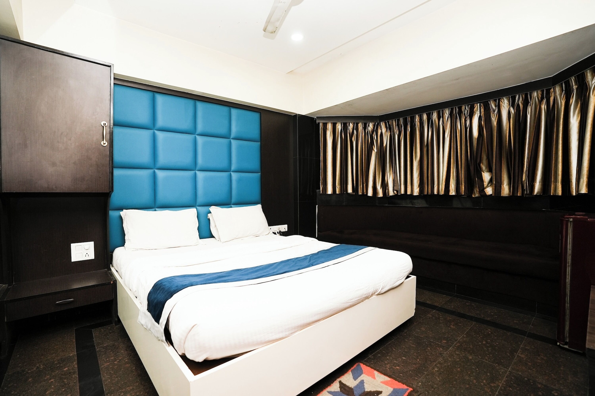 DELUXE, DOUBLE BED