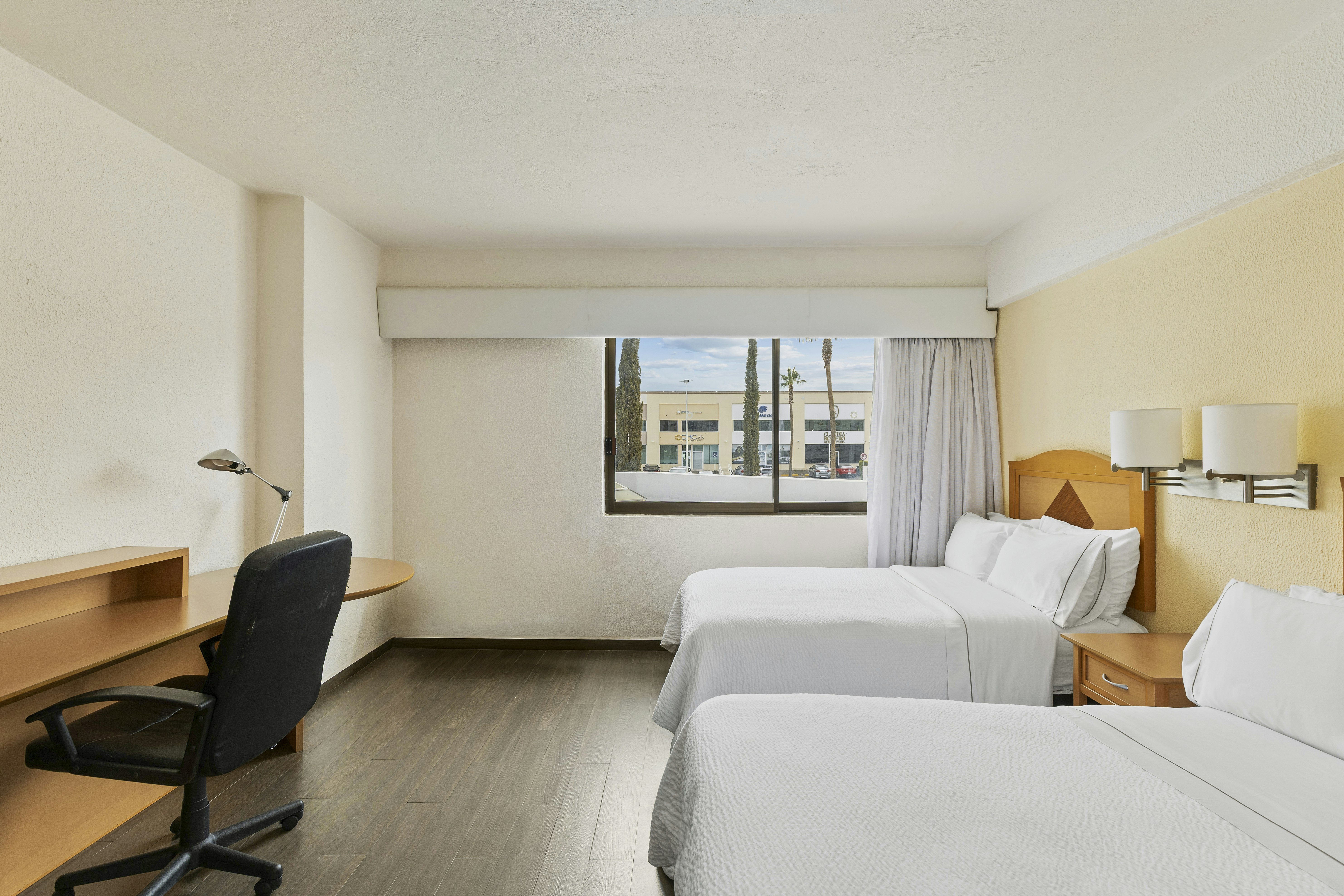 Fiesta Inn Express Chihuahua 12/42