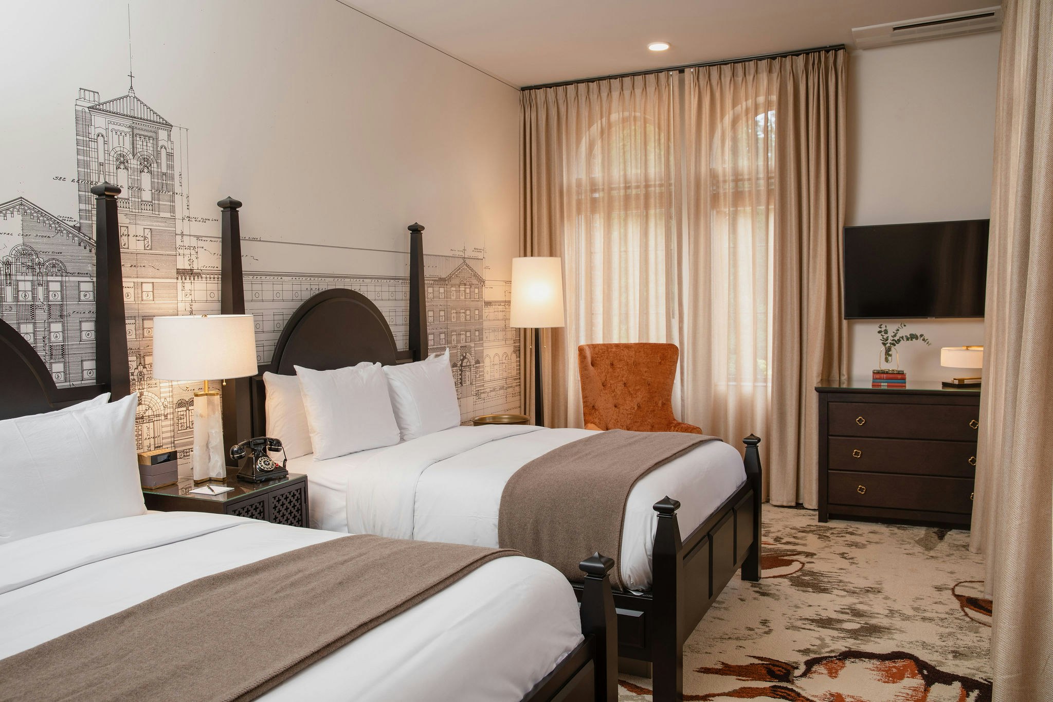 Lodge, 2 Queen Beds