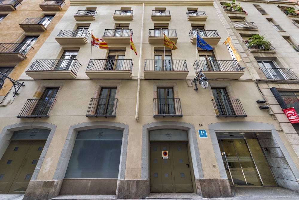 Hostal Opera Ramblas 1/38