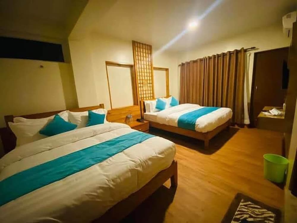 Hotel Himalayan Glacier 18/40
