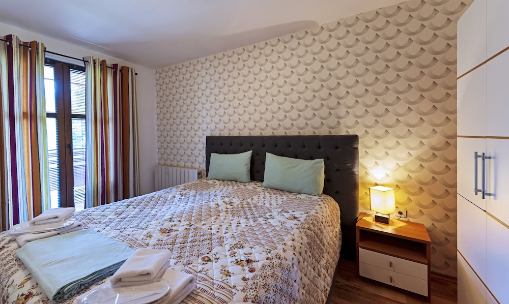 1 BEDROOM, APARTMENT