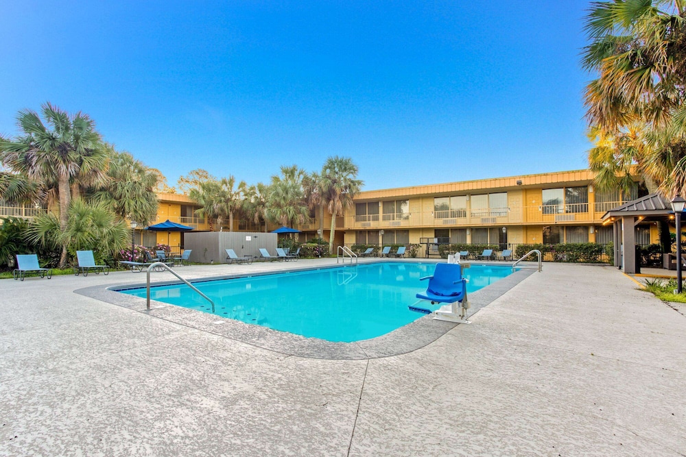 Quality Inn Slidell I-10 7/46