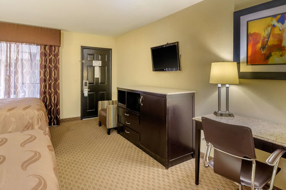 Quality Inn Covington Downtown 20/33