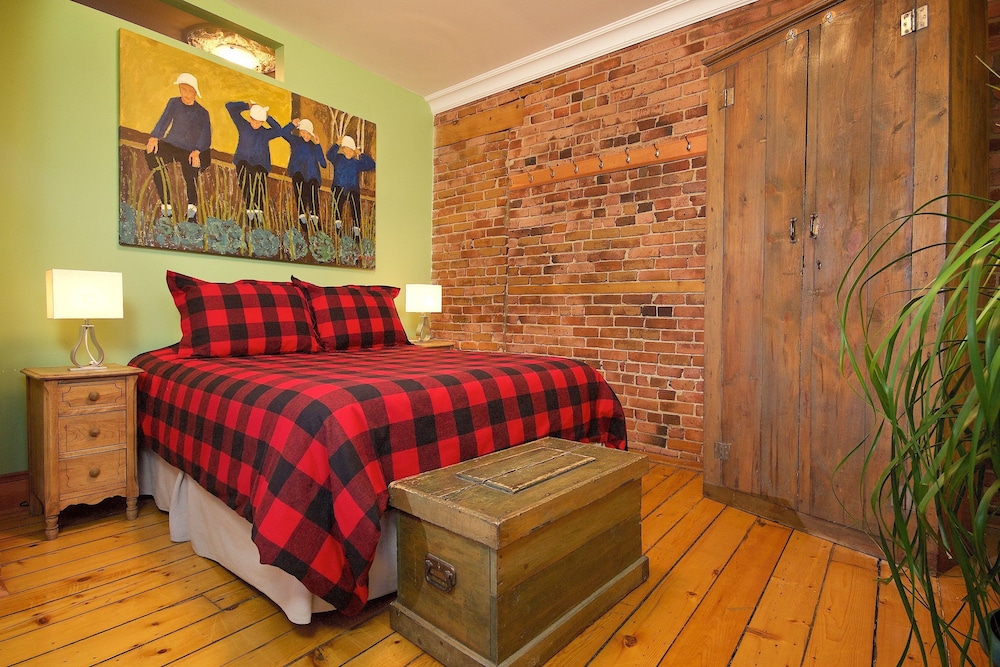 Petite Auberge Les Bons Matins B&B 25/72