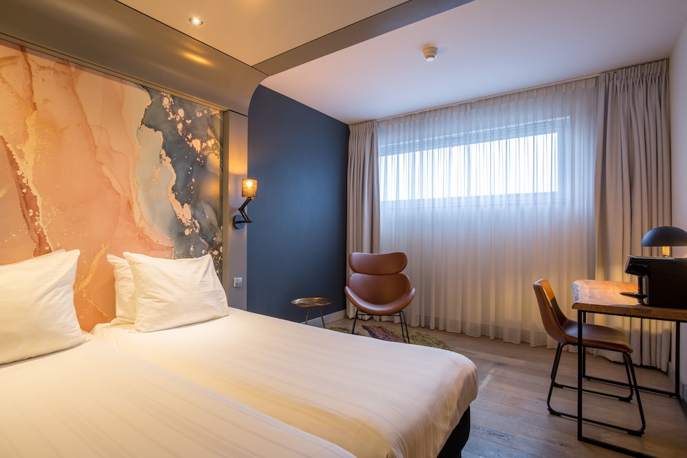 Room at Leonardo Hotel Almere City Center, ALMERE