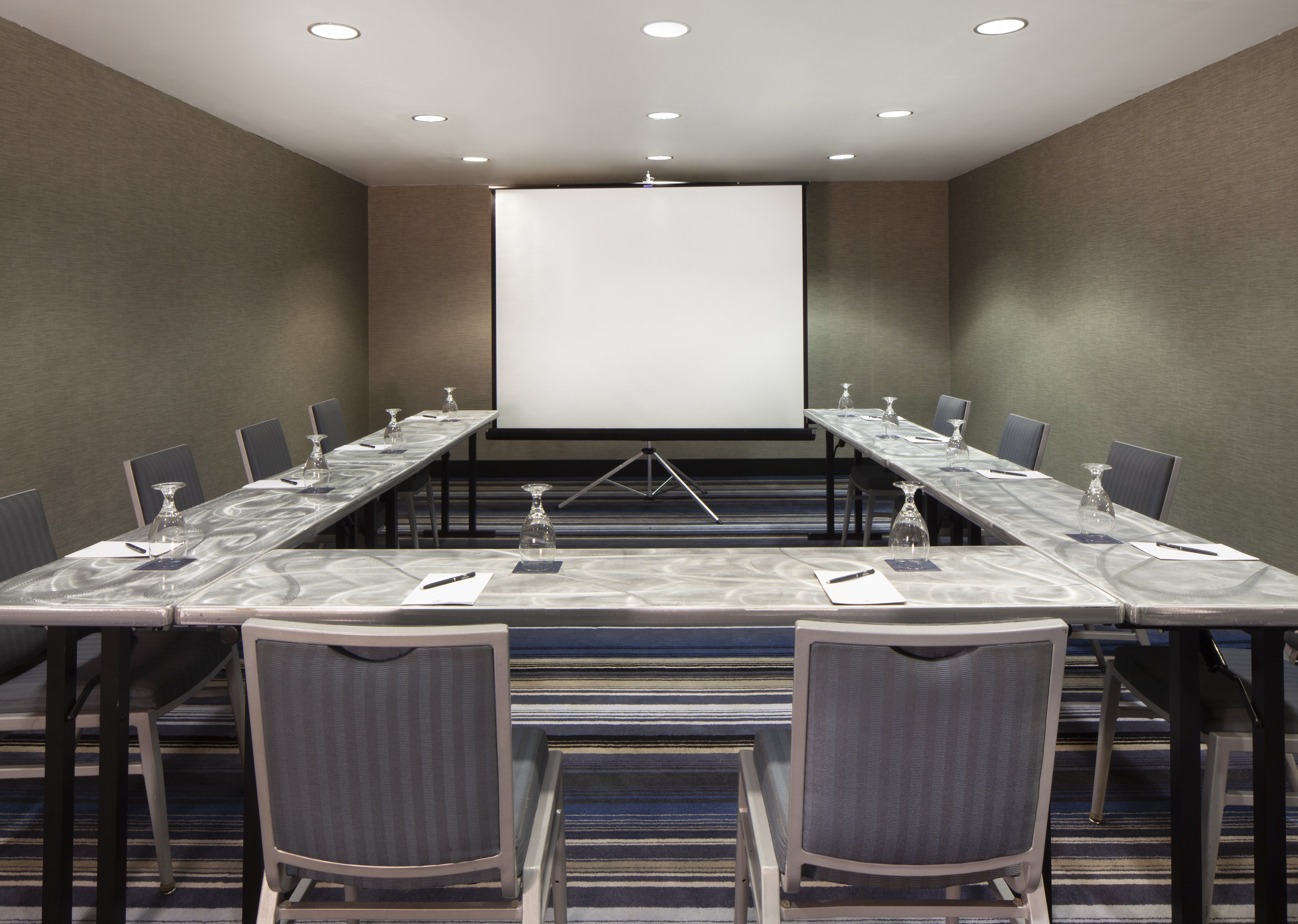 Compass Hotel Nassau Bay 47/65