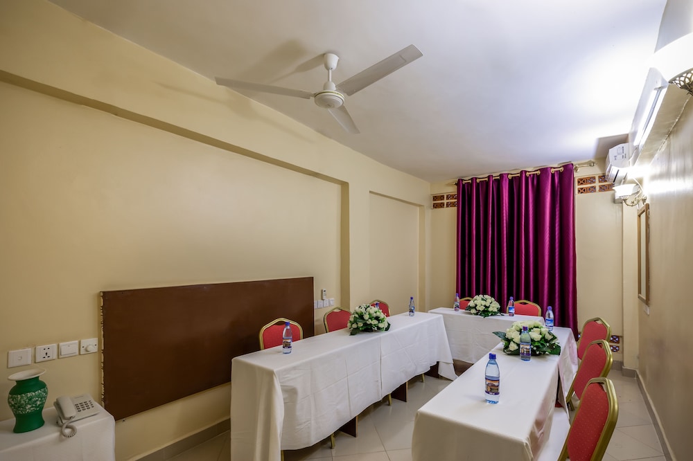 Pulickal Airport Hotel 27/50