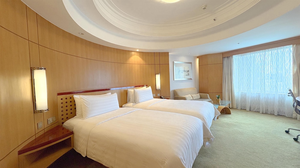 Makati Shangri-La 12/50